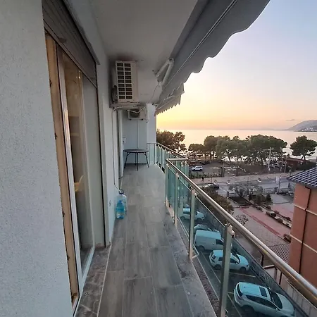 Gjoni's Kune Shengjin Лежа